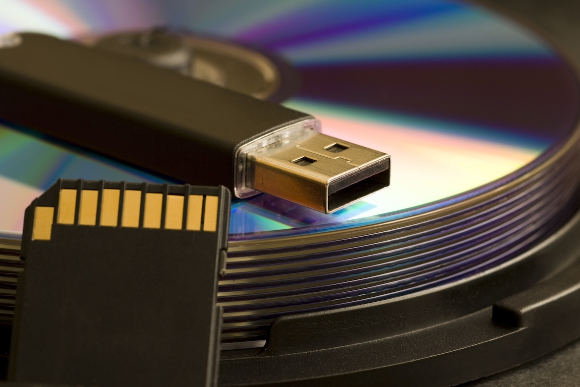 Жесткий диск flash память компакт диск процессор. Сони носители, хранилища и кабели.