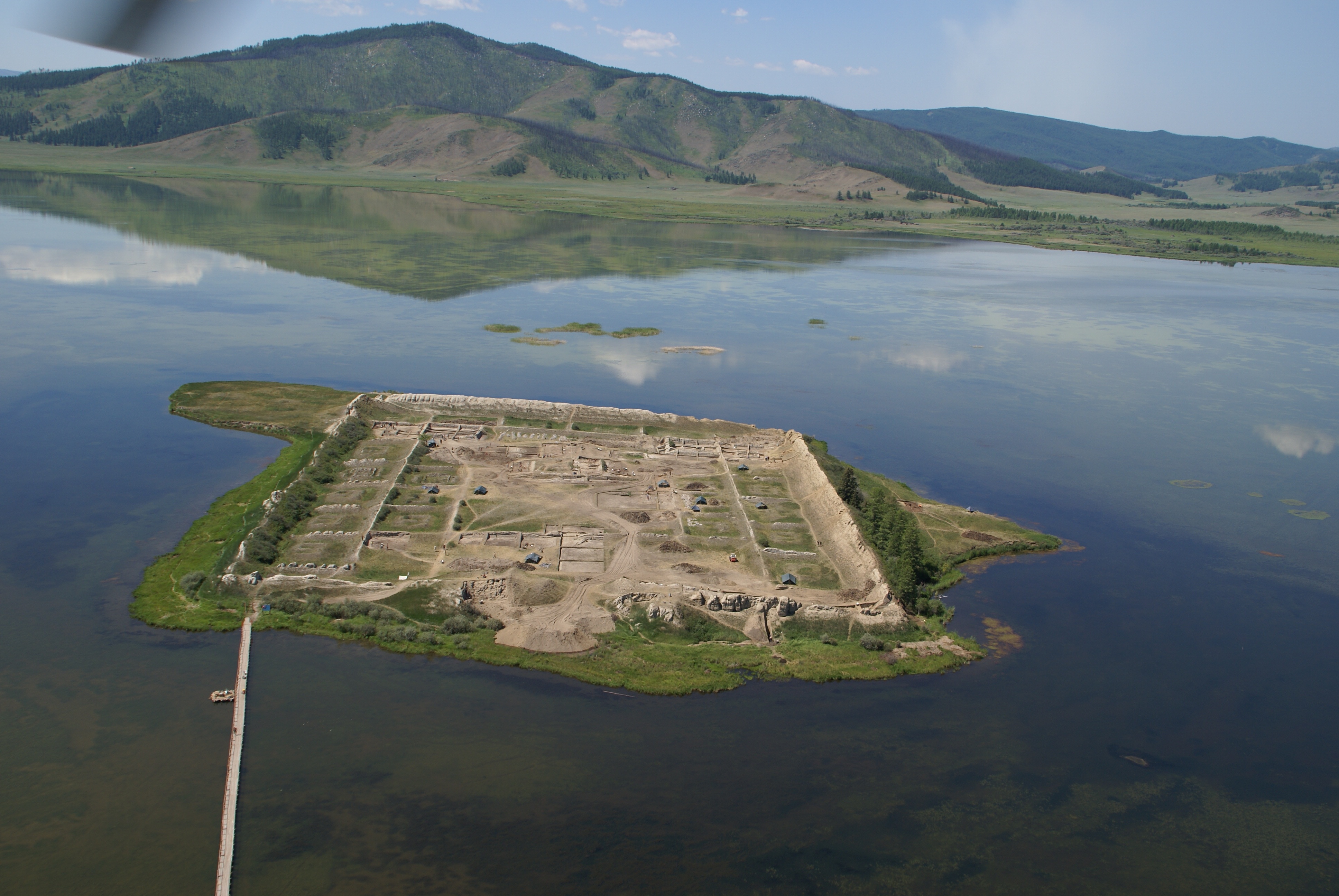 Крепость пор-Бажын на озере Тере-Холь