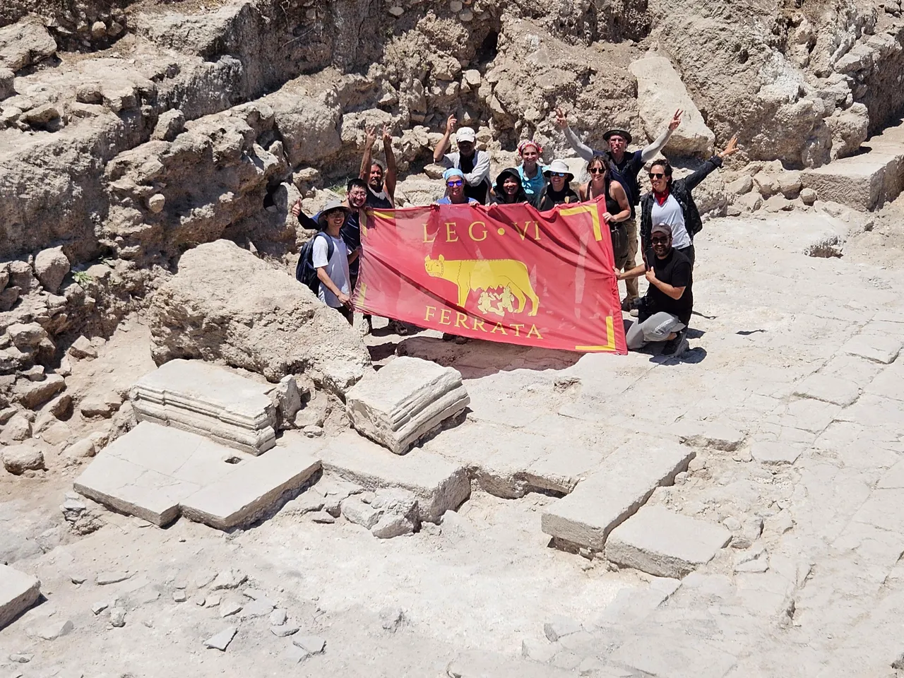 Кроваво-красные стены римского амфитеатра обнаружены вблизи «Армагеддона» в Израиле