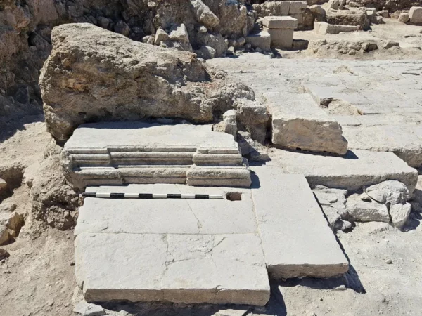 Кроваво-красные стены римского амфитеатра обнаружены вблизи «Армагеддона» в Израиле