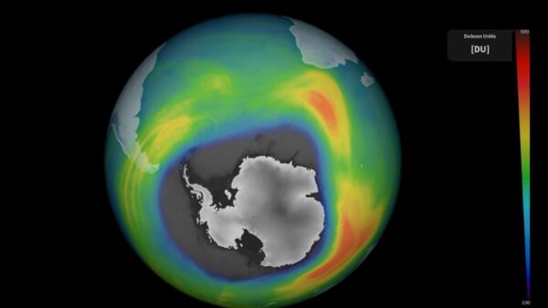 ‘Одна из самых больших за всю историю’: Над Антарктидой открылась озоновая дыра размером больше Северной Америки