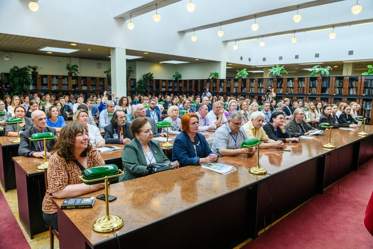 К 300-летию РАН. Новые книги из серии «Лихачевские чтения»