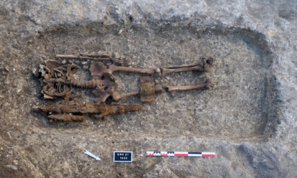 Браслеты, меч и наконечник копья. «Спутник» крупнейшего некрополя Ла-Тена обнаружен под Парижем