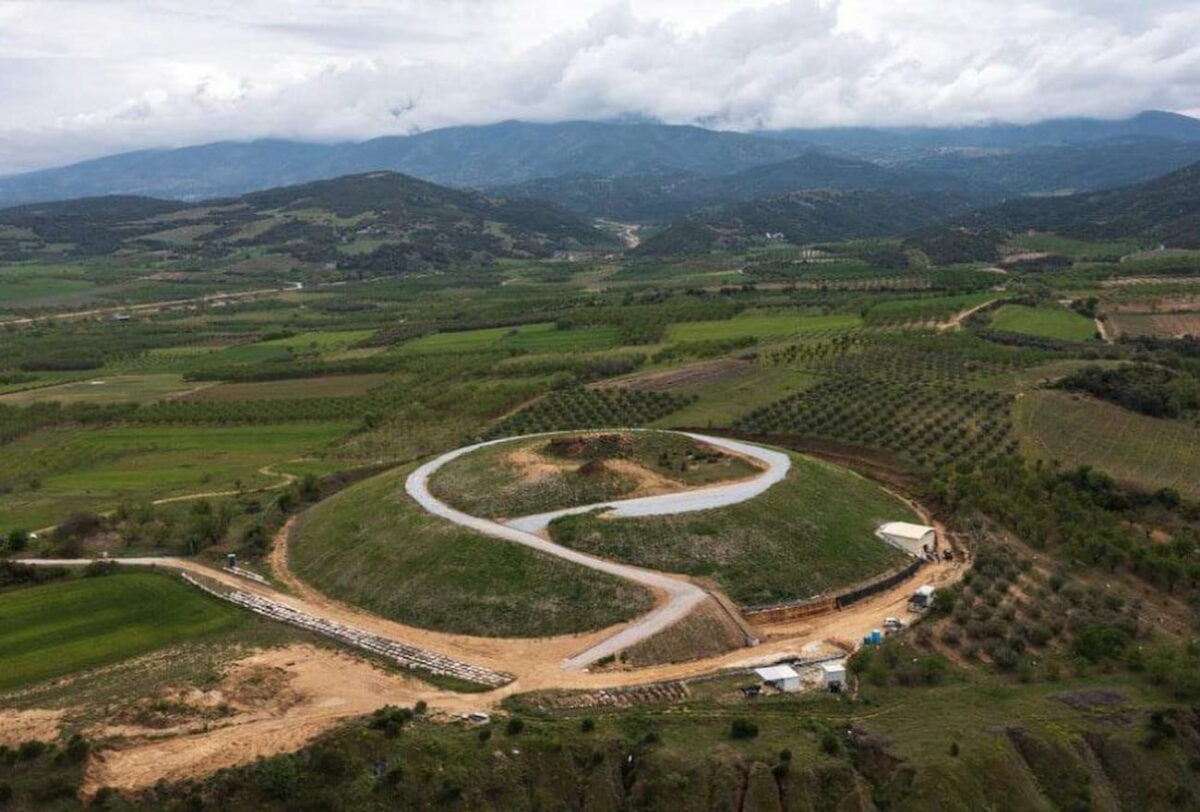 Взаимодействие с солнечным светом. Новые данные о построенной Александром Македонским гробнице