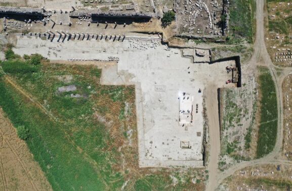 Агора города. В древней Магнесии обнаружена вымощенная мрамором площадь возрастом 2400 лет