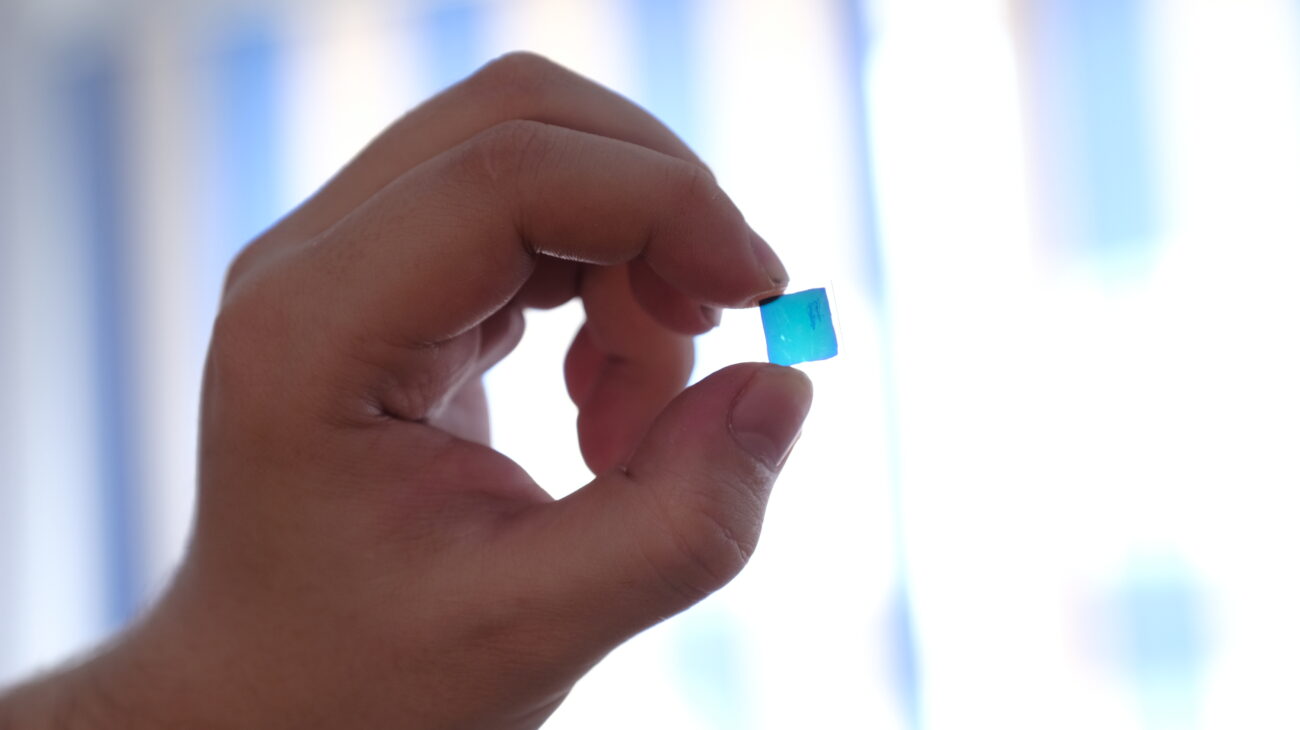 Тонкая настройка света. Ультратонкие оптические фильтры из серебра и кварца создали российские ученые