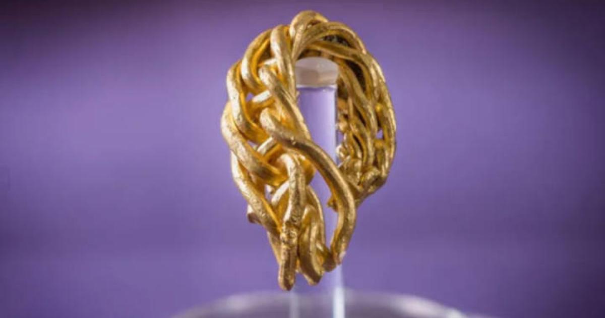 Ослепительное открытие. Кладоискатель с 50-летним стажем нашел золотое сокровище эпохи викингов