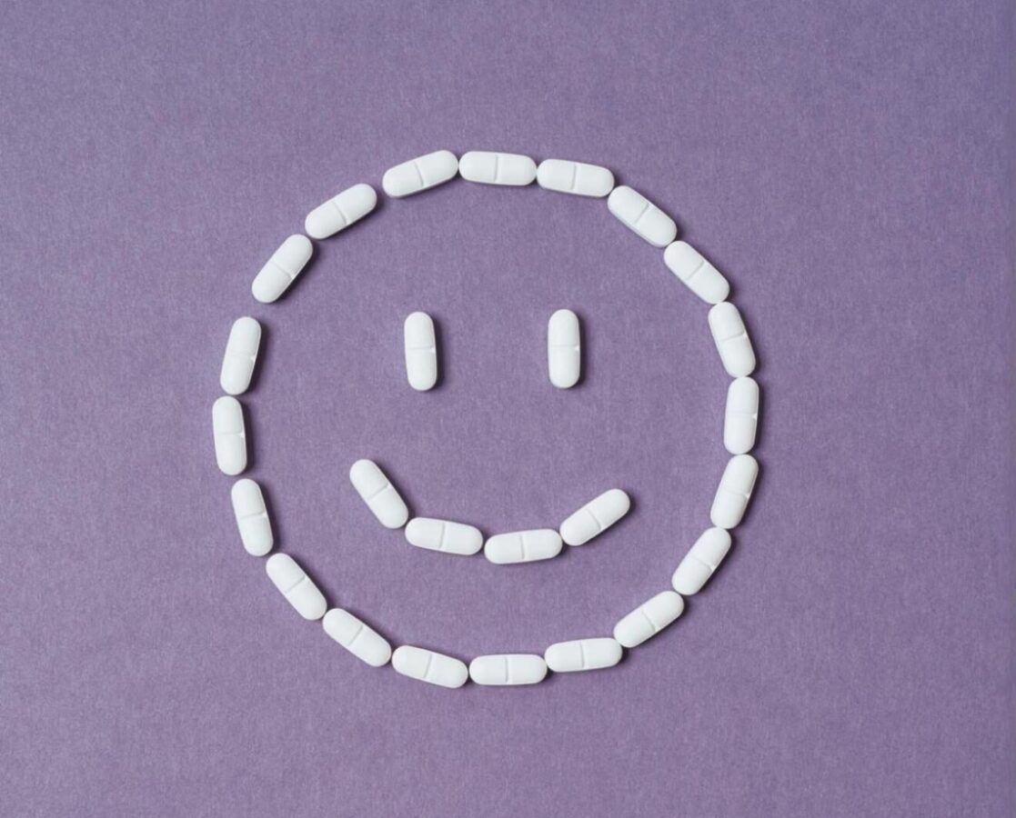 Лекарство изменяет память. Одна таблетка — и вы лучше о себе думаете.