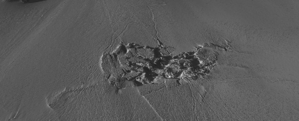 90 миллиардов литров воды пробили ледяной щит Гренландии 11 лет назад. Тогда этого никто не заметил