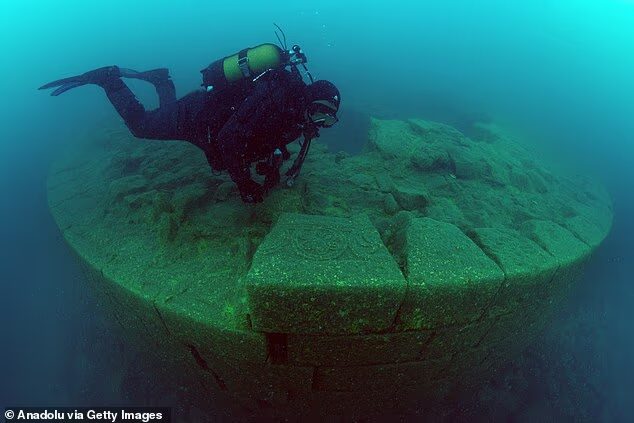 Город, который затопило 12 тысяч лет назад. Подводная крепость на озере Ван может переписать историю Ноева ковчега