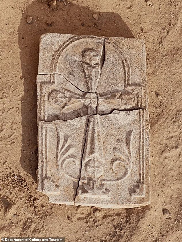 Крест с Голгофой. Найдена церковь VII века в ОАЭ