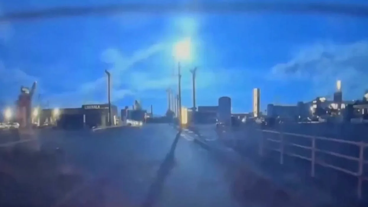 Светящийся шар над Кюсю. Тысячи японцев не спали во вторник