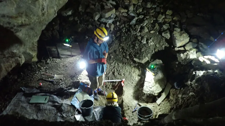 Палеолитические охотники. Пришельцы с Запада при освоении новых территорий захватили с собой каменные лезвия