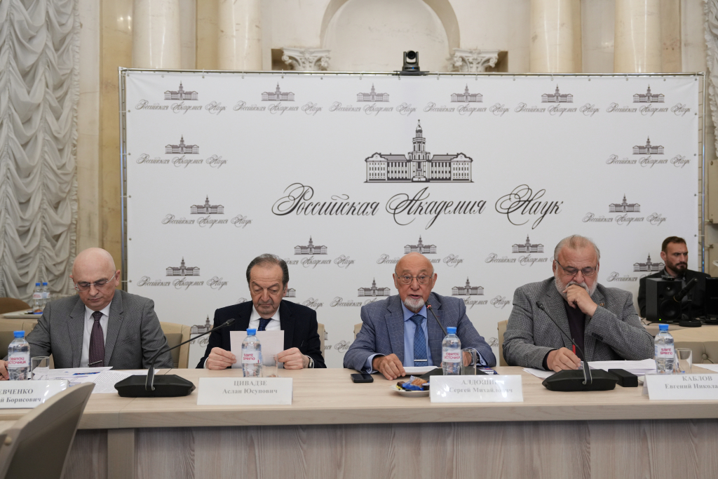 «Технологии новых материалов и веществ». В РАН обсудили выполнение дорожной карты развития высокотехнологичного направления