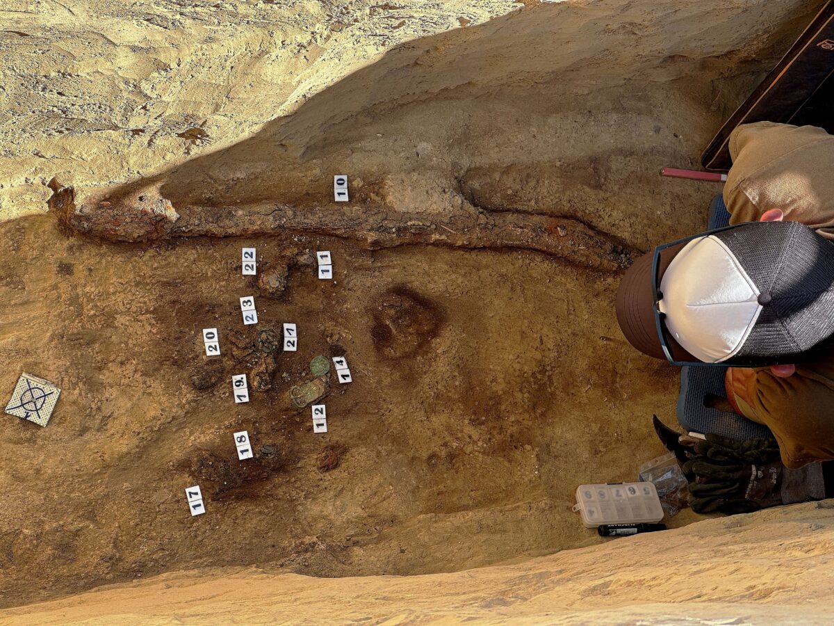 Обнаружили из космоса. Артефакт «исключительной редкости» нашли археологи в погребении