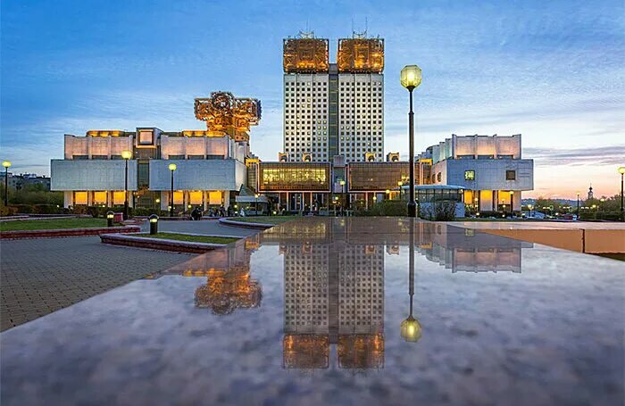 Мантии для своих: как реформа 2013 года открыла двери РАН для чиновников, бизнесменов и клановых назначенцев