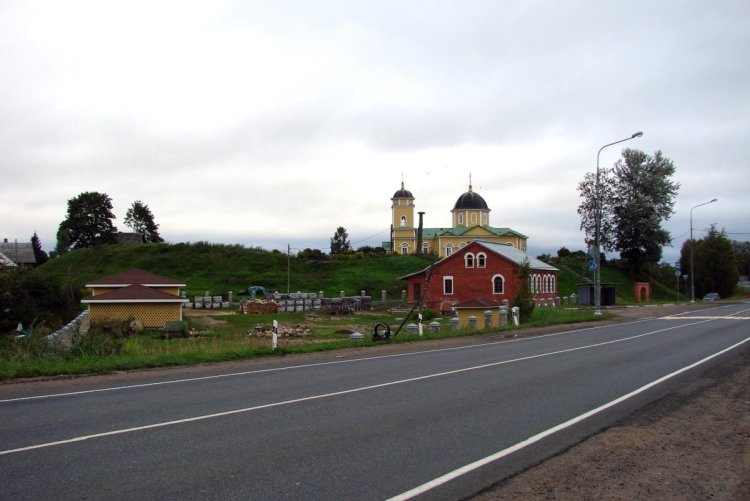 Древний пожар и забытый монастырь. Археологи раскрыли новые факты о средневековом поселении под Лугой