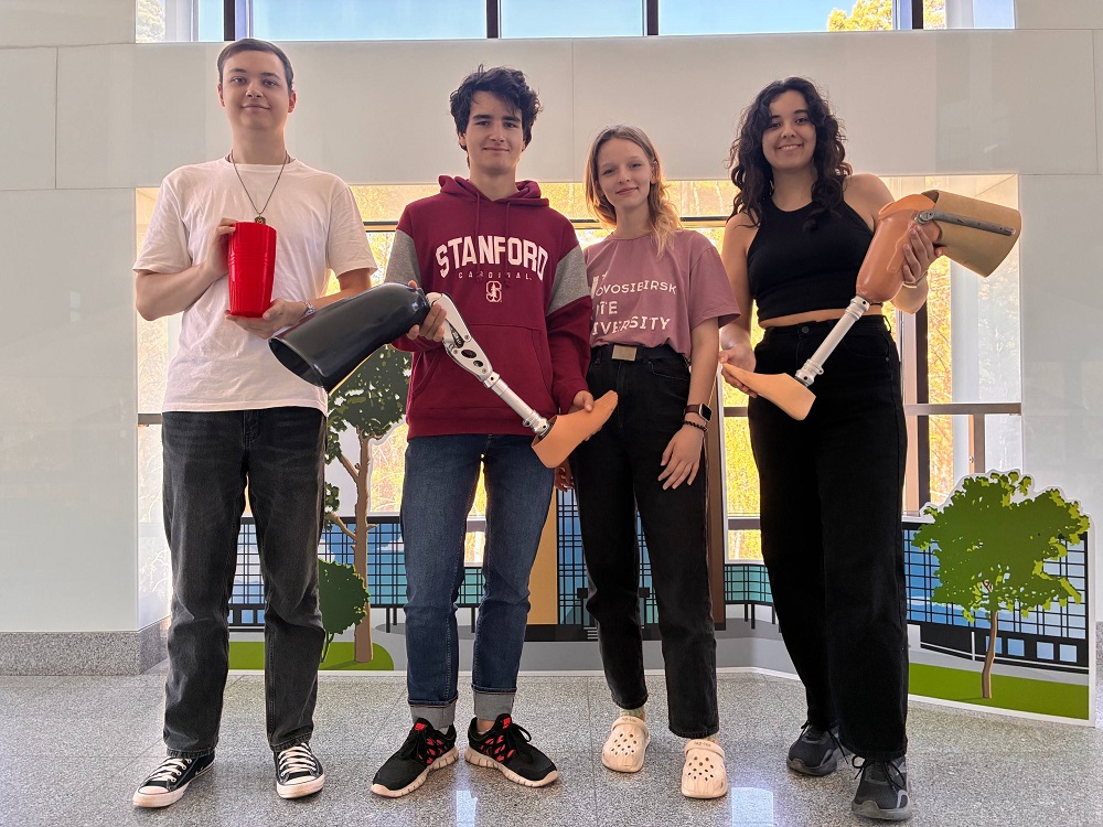 В Сибири создают косметические накладки на протезы нижних конечностей. Прототип появится уже через год