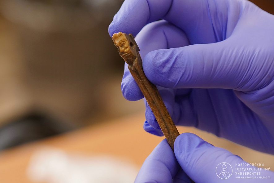 Аксессуары тысячелетней давности. Ученые обнаружили уменьшенные копии боевых топоров