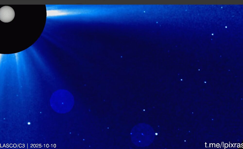 Как мотыльки на свет. Видео летящих к Солнцу и сгоревших двух комет опубликовал ИКИ РАН