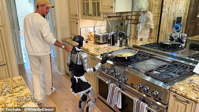 Робот решил приготовить обед. Закончилось это фейерверком из лапши.