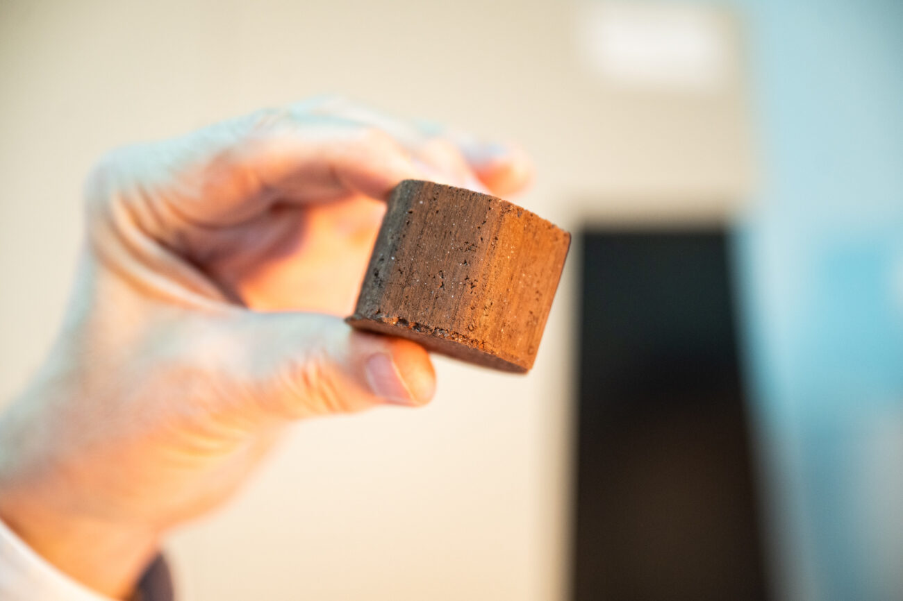 Брикеты с улучшенными свойствами: новый подход к переработке отходов удешевит металлургическое производство