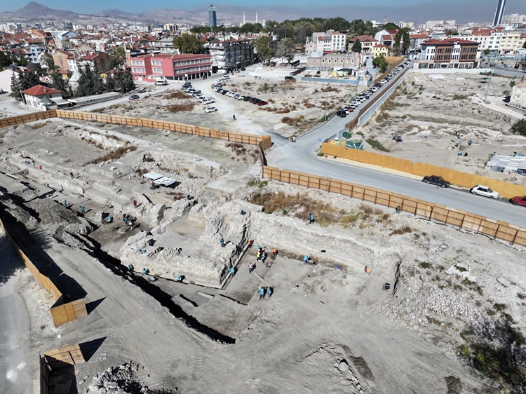 Против монгольской угрозы. В турецком городе обнаружен фундамент ворот, построенных в XIII веке