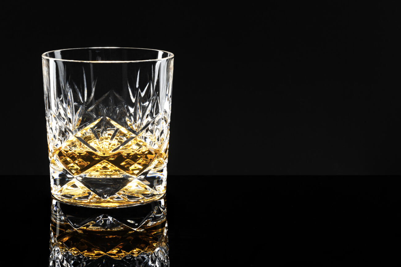 Алкоголь опасен для здоровья. Но есть ли крепкие напитки, которые наносят наименьший вред?