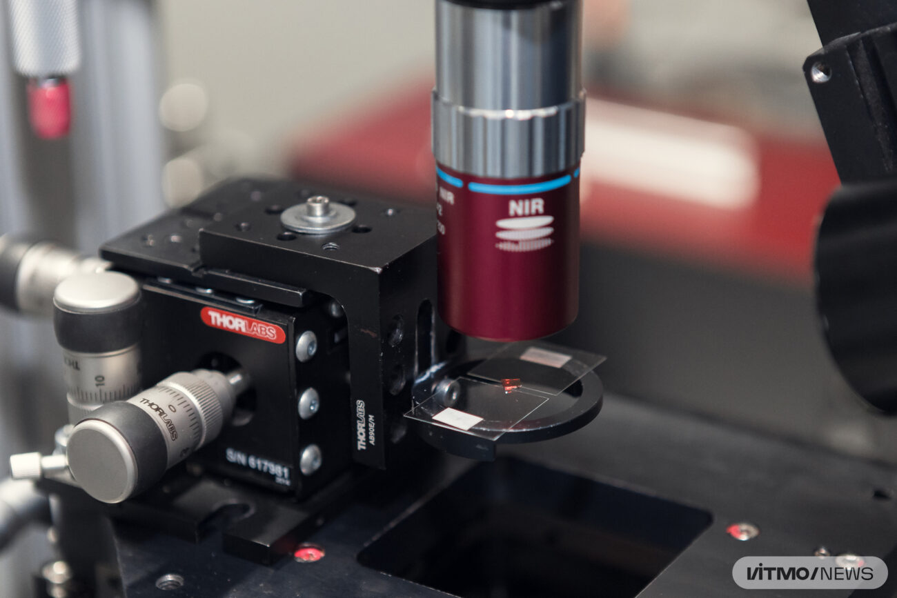 Исследователи ИТМО: рекордно тонкое устройство уменьшает длину волны лазерного луча в три раза