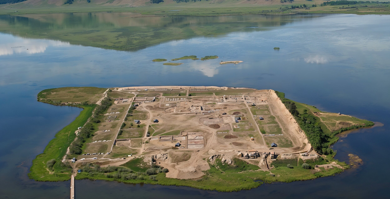 Тайна Пор-Бажын: для чего в Туве возвели дворцовый комплекс посреди озера и почему его оставили сразу после строительства