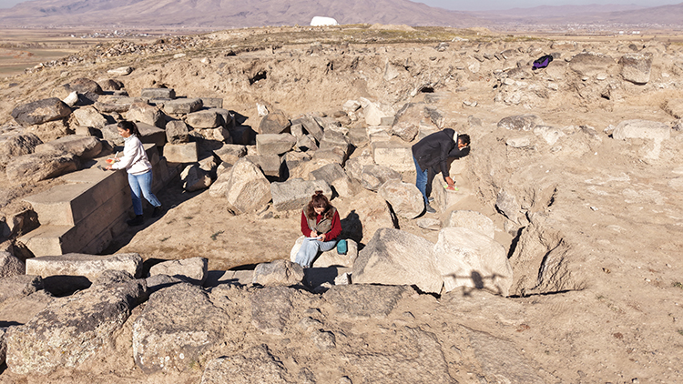 Интегрирован в крепостные стены: археологи обнаружили вход в замок урартского периода