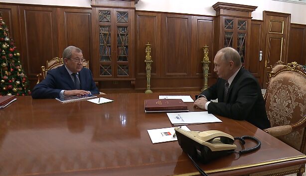 Доклад Президенту РФ. Владимир Путин провел встречу с главой РАН Геннадием Красниковым