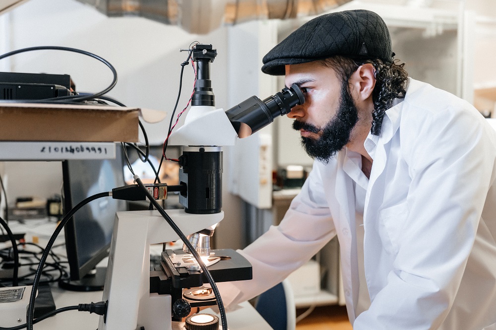 С помощью воды. Ученые нашли способ управлять электрическими свойствами графена