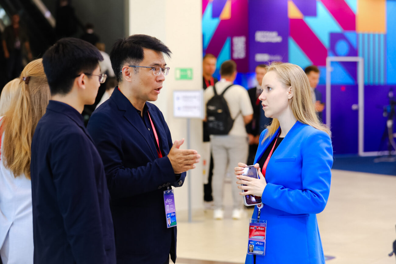 Дальневосточные ученые создали ИИ-помощника для выхода российского бизнеса на рынок Китая