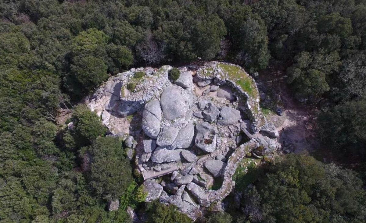 Загадочные «крепости» бронзового века: укрепленные сооружения, зернохранилища или символы власти?