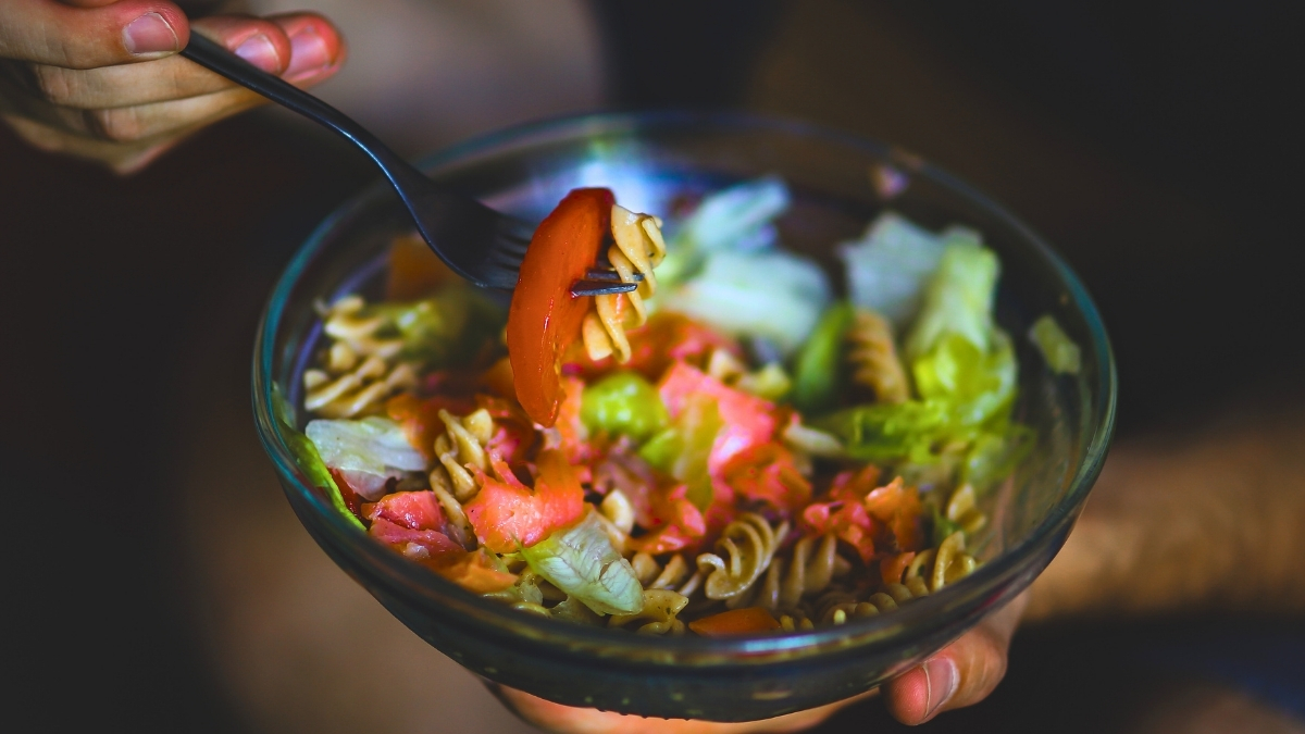 Пожилым подсказали простой шаг в питании: жир уходит сам