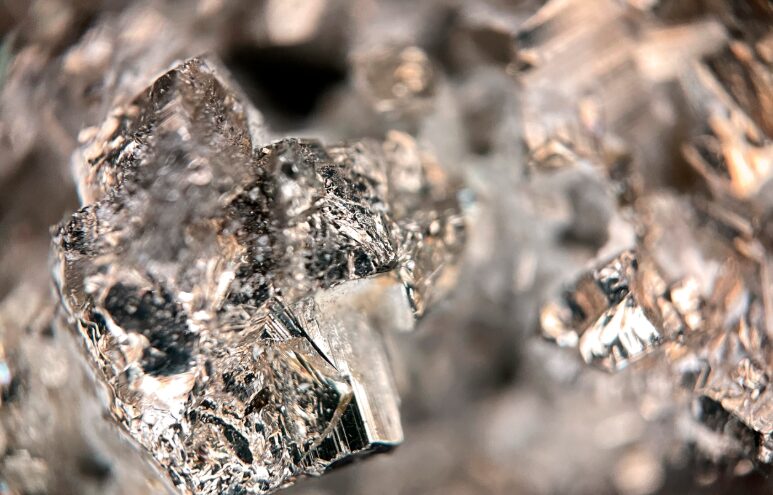 Сокровища древних вулканов Урала: ученые нашли клад редких минералов в тысячелетних породах