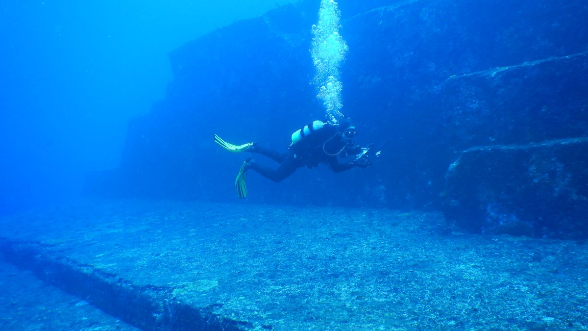 Подводная “Атлантида” у Японии выглядит как затонувший город