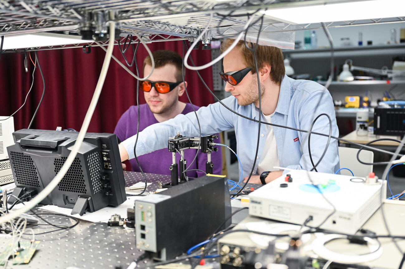 Ключ к безопасности: учёные усилили квантовую криптографию с помощью нейросети