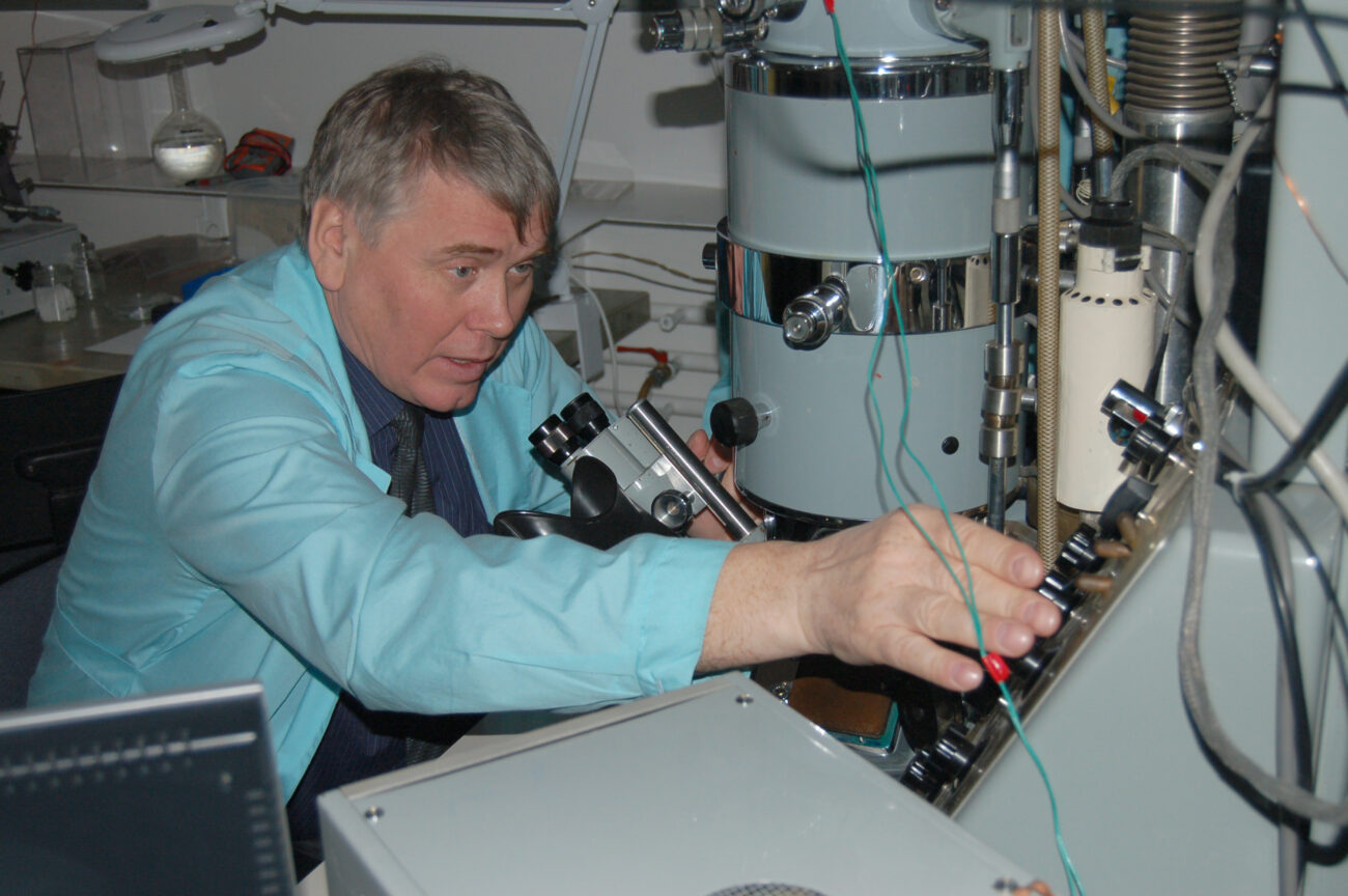 Попасть в оксфордские учебники. Лауреатом Демидовской премии за вклад в физику полупроводников стал Александр Латышев