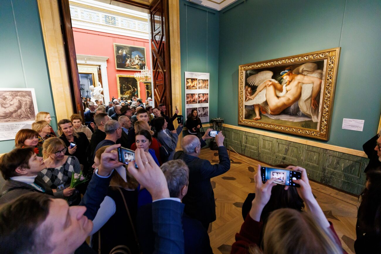 Тайна «Леды и лебедя». Загадочную картину, воспроизводящую знаменитое полотно итальянского гения, можно увидеть в Санкт-Петербурге