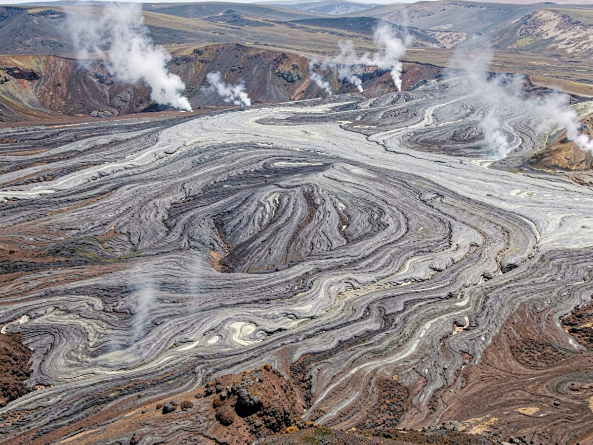 Огненное прошлое Чукотки: как древние вулканы и сдвиги земной коры создали уникальный регион