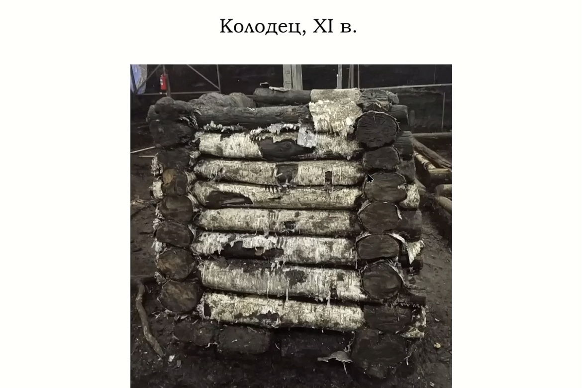Археологи нашли в Новгороде колодец XII-XIII веков, заполненный обломками посуды