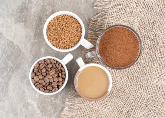 Какао или кофе: темный порошок, но разная химия. Какой напиток выбрать для мозга, сердца и… вечера