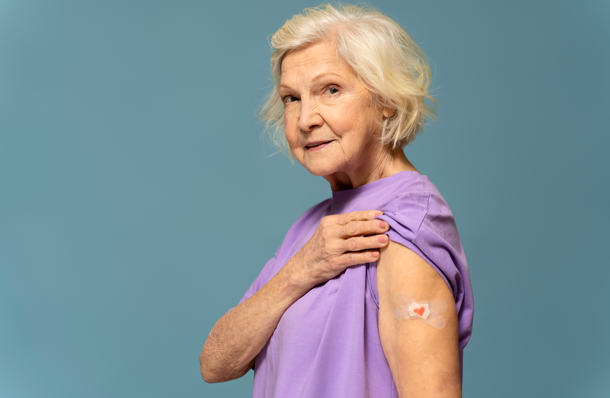 Прорыв в борьбе со старением: как клетки молодого костного мозга возвращают силу и выносливость пожилым людям