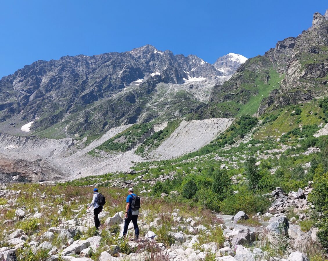 Цена популярности: массовый туризм удваивает загрязнение почв у кавказских ледников