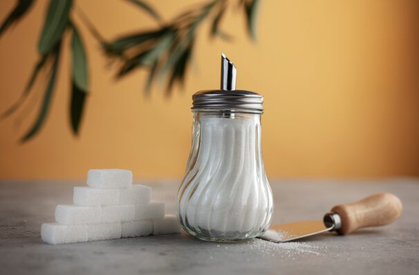 Опасные перепады. Ученый РАН объяснил, для каких групп людей сахар может представлять серьезную угрозу