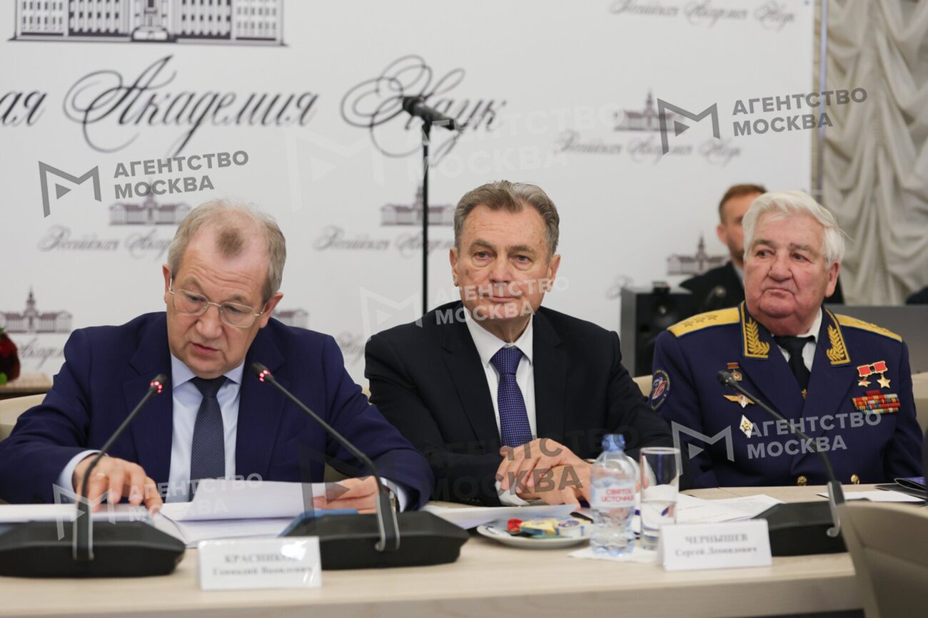 Названо время, когда на Луне появится российская атомная электростанция