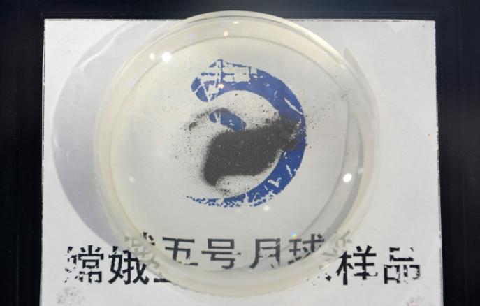 Сенсация из лунной пыли: что обнаружили ученые в 2 килограммах реголита, доставленного китайским зондом?