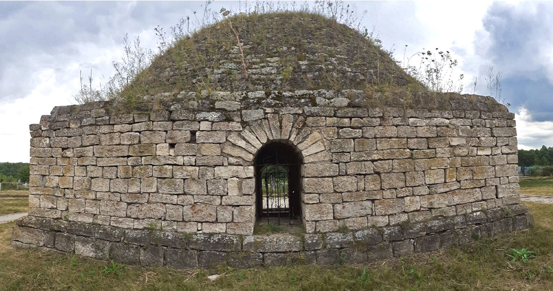 Пернатые химики: полевые воробьи превращают мавзолей в пыль